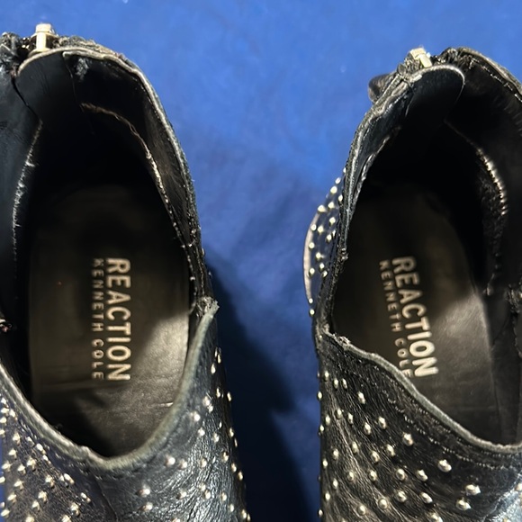 Kenneth Cole Reaction-LOOP THERE IT IS Studded Black Leather Ankle Boots EUC - Picture 2 of 6